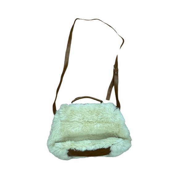 Aldo Fun Faux fur purse brass clasp cross body bag - Picture 2 of 6